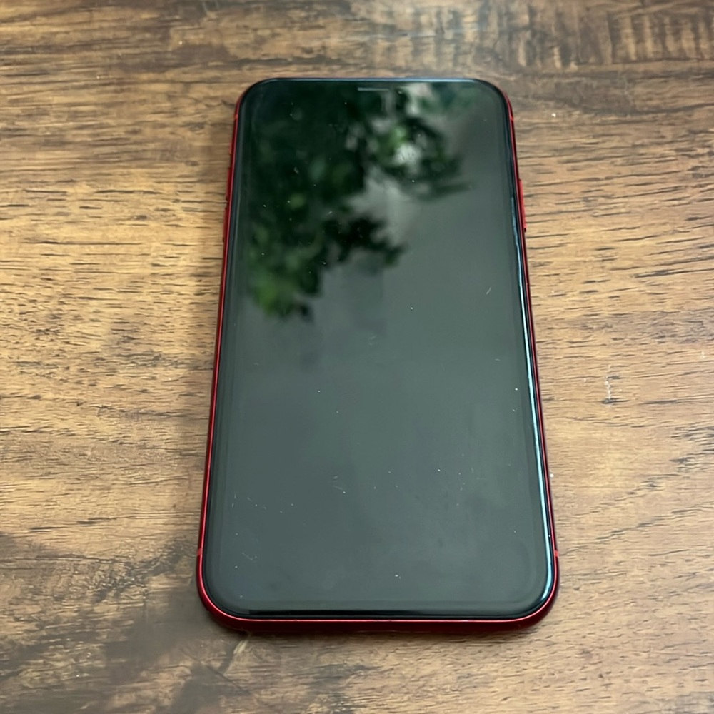 apple iphone xr red - no scratches or flaws, all buttons intact, works perfectly